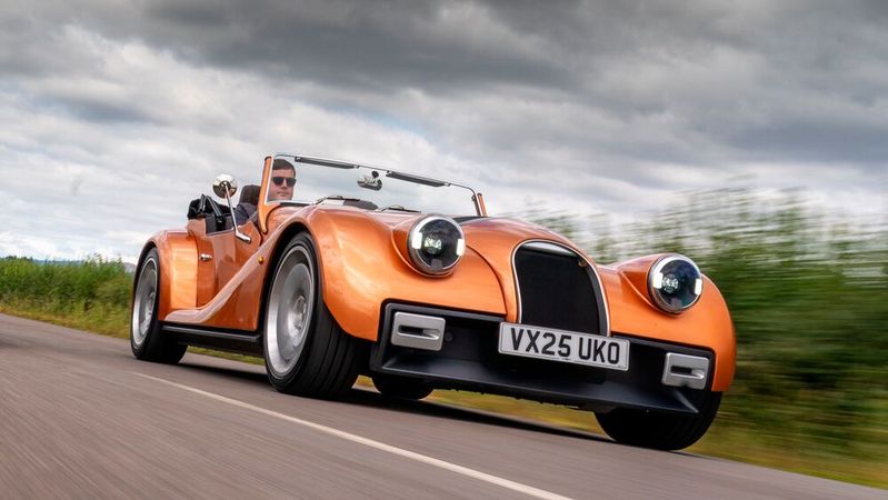 Der Morgan hat die Technik eines Neuwagens, sieht aber aus wie ein Oldtimer.(Bild:  Morgan)