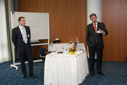 Wilfried Reiners und Paul Grimm beim Keynote-Whiteboarding (Archiv: Vogel Business Media)