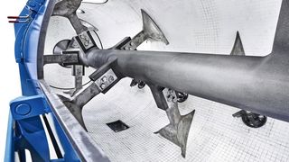 Für die Batterienmassenfertigung müssen Mischertrommel und die Mischelemente robust sein, daher wurden sie hier keramisch beschichtet.  (Bild: Gebr. Lödige)