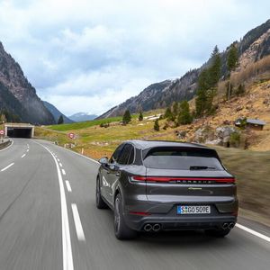 Der Plug-in-Hybrid bringt es auf eine Systemleistung von 346 kW/470 PS.(Bild:  Porsche)