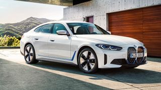 Auch das Karosseriekonzept des BMW i4 steht im Fokus der „Karosseriebautage Hamburg“. (BMW Group)