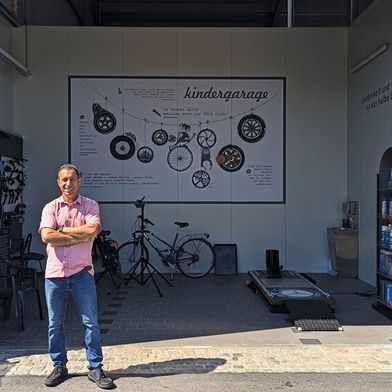 Ein Herzensprojekt von Michael Meyer ist die Kindergarage. Hier können sich Kinder und Jugendliche treffen, um ihre Fahrräder und Mopeds zu reparieren. (Bild: Rosenow – VCG)