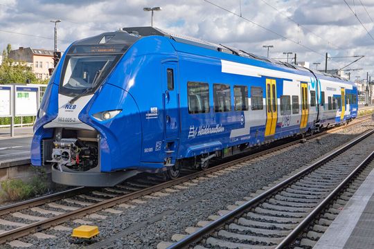 Der Mireo Plus H der Niederbarnimer Eisenbahn ist seit Dezember 2024 auf der Heidekrautbahn bei Berlin unterwegs.(Bild:  Richard Oed)