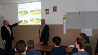 Mögliche Nachfolgeregelungen wurden mit allen Beteiligten ausführlich diskutiert. Der positivste Aspekt ist dabei, dass das Interesse des Sohnes zum Eintritt und späteren Übernahme in das Unternehmen geweckt und vereinbart wurde. (Elpa)