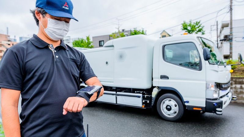 Das Fuso Future Innovation Lab hat mit dem E-Canter Sensor Collect ein Konzeptfahrzeug für den teilautonomen Einsatz als Müllfahrzeug entwickelt.(Bild:  Daimler Truck AG)