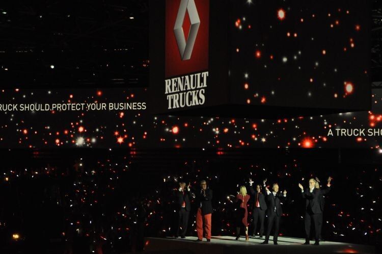 Am Ende der Präsentation war die Erleichterung bei den Renault-Trucks-Verantwortlichen sichtlich groß. (Foto: Richter)