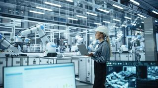 Wie Menschen und KI-Systeme zusammenarbeiten, wird maßgeblich den Erfolg eines Unternehmens bestimmen. (Bild: © Gorodenkoff - stock.adobe.com)