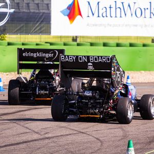 Bereits seit 10 Jahren kämpfen Studententeams aus aller Welt am Hockenheimring bei Formula Student Germany mit ihren selbstkonstruierten Rennboliden um den Sieg.
