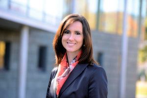Yvonne Glienke vom Medizintechnik-Cluster Medical Mountains bedauert: „Gerade jetzt, wo die EU mit der neuen Medizinprodukteverordnung einheitliche Anforderungen für die Zulassung und Herstellung von Medizinprodukten geschaffen hat, die den freien Verkehr von Medizinprodukten weiter erleichtern soll, ist es geradezu widersinnig, dass sich unsere Unternehmen bezüglich Großbritannien – einem der wichtigsten Märkte für unsere Branche – auf langwierige Neuverhandlungen von überhaupt grundlegenden Handelsbeziehungen einstellen müssen.“ (Medical Mountains)
