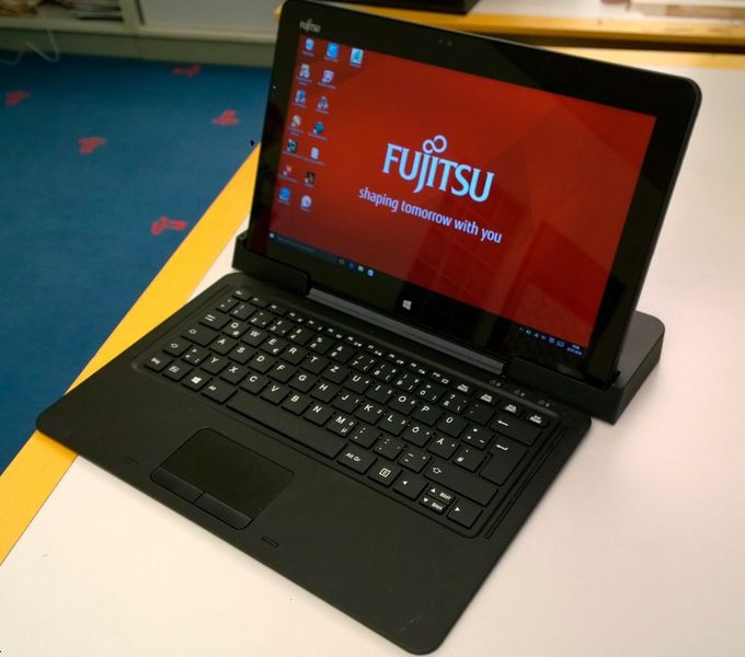 Das Dock kann auch mit dem am Tablet befestigten Keyboard genutzt werden. (Vogel IT-Medien)