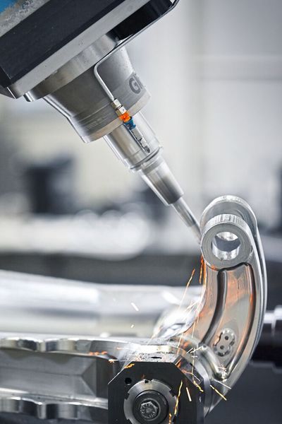 Die Zerspanung erfolgt in bis zu 40 Arbeitsschritten und beinhaltet komplexe Aussenkonturen, ... (Bild: Starrag / Ralf Baumgarten)