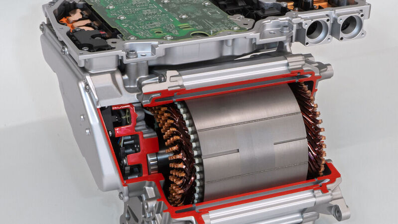E-Motor und Inverter bilden die neue Antriebseinheit von Bosch für elektrische Kleinlaster. In Suzhou, China, investiert die Bosch-Gruppe etwa 950 Millionen Euro, um seine lokale Kompetenz weiter zu stärken.