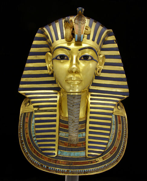 Dank Klebstoff- und Verfahrens-Expertise von Henkel kann die Totenmaske des berühmtestens Pharaos nun wieder mit Bart bewundert werden. (Henkel)