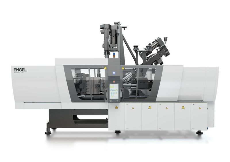 Im Ausstellungsbereich Medical produziert Engel auf der NPE 2015 Tropfkammern für Bluttransfusionen mit eingelegtem Filter. Für diesen hochintegrierten Fertigungsprozess kommt eine Engel e-victory 310H/80W/50V/180 combi US Dreikomponenten-Spritzgießmaschine mit ecodrive und in Reinraumausführung zum Einsatz. (Bild: Engel)