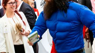 Das Motto „Mehr Power für Superhelden“ war Programm: Beim Deutschen Remarketing Kongress 2019 begrüßte Superman höchstpersönlich die Gäste. (Stefan Bausewein)