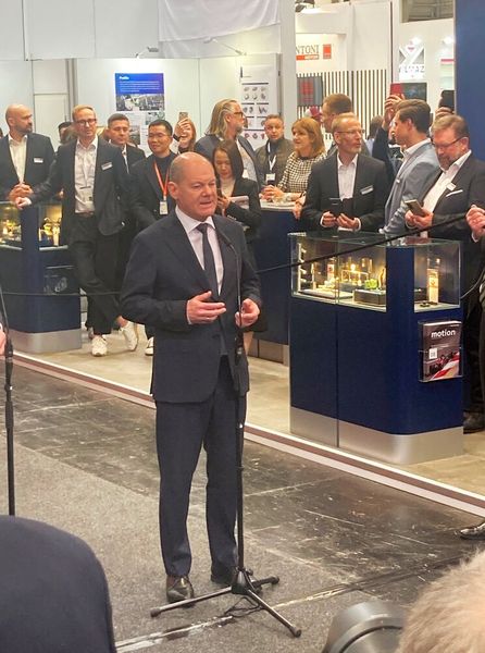 Bundeskanzler Scholz bei seiner Abschlussrede in Halle 6 der Hannover Messe. (Bild: Stefanie Michel)