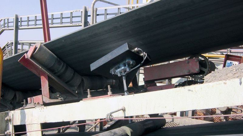 Der RFID-Empfänger erkennt die im Band einvulkanisierte Antenne – selbst bei einer Bandgeschwindigkeit bis zu 15 m/s. (Bild: Rema Tip Top)