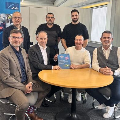 Das Team der neuen Linde Gas & More in Wil (SG): Urs Cavelti (Berater), Danijel Glavan, Daniel Zefiq (hinten v. l.) und Michel Vidonya (Linde), Roger Britschgi (Linde), Patrick Eichmann, Stephan Fässler (Linde) (vorne v. l.). (Bild: Linde Gas Schweiz AG)