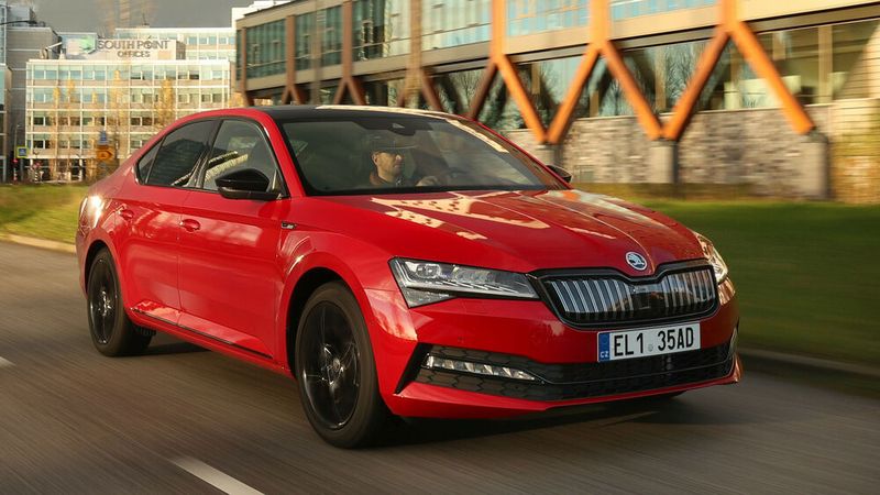 Vor zwei Jahren präsentierte Skoda auf der IAA den Superb mit einem Plug-in-Hybrid-Antriebsstrang. (Bild: Skoda)