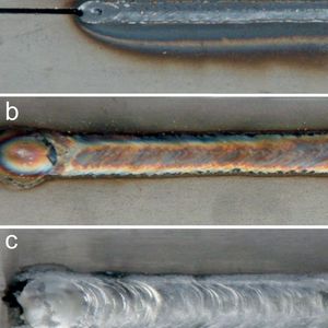 a: Der I-Stoß überbrückt den 2 mm breiten Spalt zwischen zwei 3 mm dicken S235-Blechen, Schweißdraht G4Si1 mit 0,8 mm Durchmesser und Arcal 5 als Standardgas; das Ergebnis belegt die hohe Qualität der Verbindung.
b: Kehlnaht zum Verbinden von 2 CrNi-Stahlblechen mit Schweißdraht 316 LSi von 0,8 mm Durchmesser, Schutzgas Arcal 12.
c: Zwei AlMg 3-Bleche von 6 mm Dicke verbindet eine Kehlnaht, geschweißt mit einem Draht AlMg 5, 1,0 mm Durchmesser und mit dem Standardgas Arcal 1.