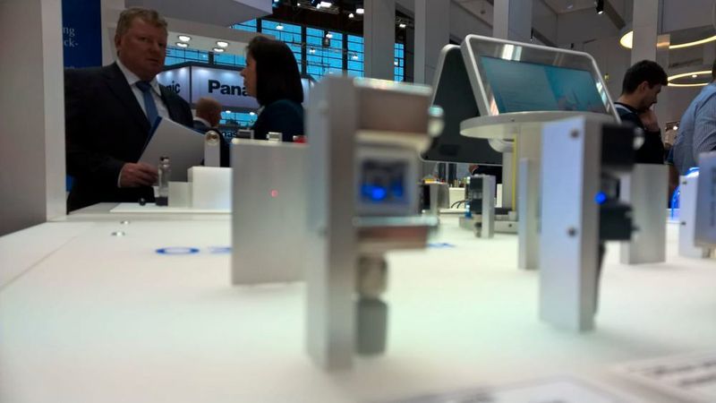
Mit 22.484 Besuchern schon am ersten Messetag und somit einem Plus von 15,7 Prozent im Vergleich zum Vorjahr, startete die SPS IPC Drives 2017 erfolgversprechend. (I.Stotz/elektrotechnik)