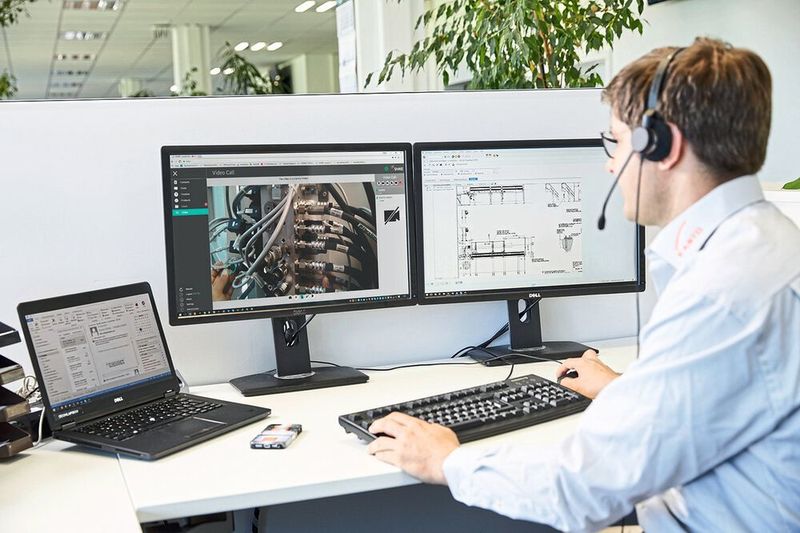 Über Video- und Audio-Stream ist der Techniker vor Ort mit den Helpdesk-Mitarbeitern verbunden. So haben beide in Echtzeit den gleichen Blickwinkel, sagt Kasto. (Kasto)