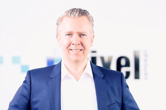 Torben Ullmann, Geschäftsführer von Pixelconcept: „Erfreulich ist der positive Trend, dass die meisten Autohäuser die geringere Nachfrage für eine bessere Reaktionszeit und Erreichbarkeit nutzen.“(Bild:  Pixelconcept)