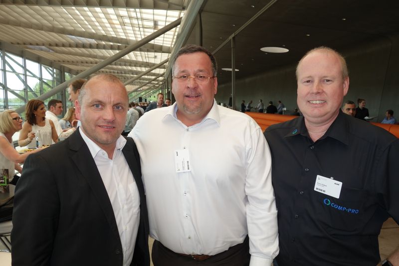 (v. l.) Alexander Bruchhage, ALSO, mit Holger Rucka, RUCKA Büromaschinen, und Enno Hübers, comp-pro. (Bild: IT-BUSINESS)