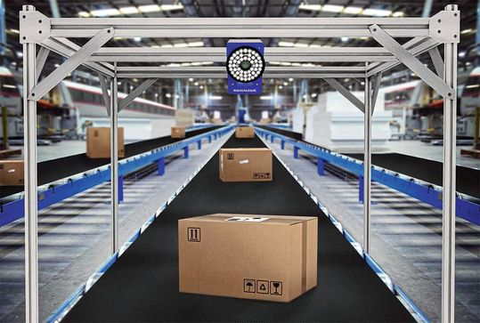 Der Industrie-Imager AV900 ist eine hochleistungsfähige, fortschrittliche Kamera für Transport- und Logistikanwendungen. Das Gerät will Maßstäbe für 2D-Bildleser auf allen Förderbandgrößen, Flughafen-Gepäckfördersystemen sowie statischen Leseanwendungen setzen. Der Industrie-Imager AV900 ist eine hochleistungsfähige, fortschrittliche Kamera für Transport- und Logistikanwendungen. Das Gerät will Maßstäbe für 2D-Bildleser auf allen Förderbandgrößen, Flughafen-Gepäckfördersystemen sowie statischen Leseanwendungen setzen.