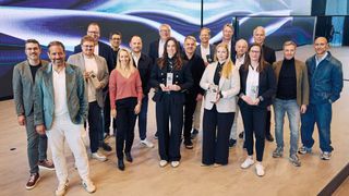 Ausgezeichnete Händler mit Cupra-Führungspersonal: Der Importeur Cupra Seat Deutschland hat sechs Händler in verschiedenen Kategorien ausgezeichnet. (Bild: Cupra Seat Deutschland)