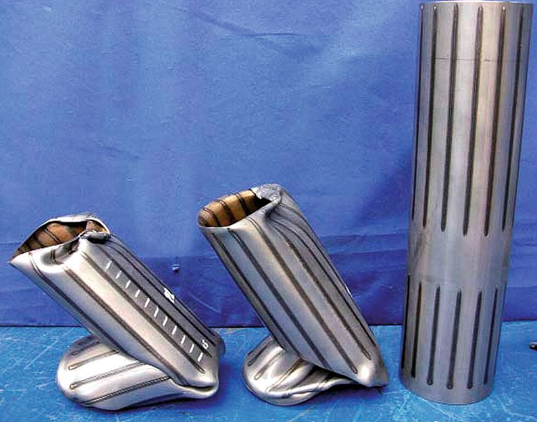 Bild 2: Laserverfestigte Rohre: Damit wird das Bauteilverhalten bei Crashbeanspruchung deutlich verbessert. Stauchversuche zeigten, dass der angestrebte Effekt eines gezielten Versagensablaufes realisierbar ist. (Bild: IWS)