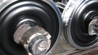 Die Radsatzfabrik Ilsenburg fertigt Radsätze für Schienenfahrzeuge. Um das hohe Produktionspensum bewältigen zu können, müssen die internen und externen Materialflüsse optimal laufen. Bild: Mips Consulting (Archiv: Vogel Business Media)