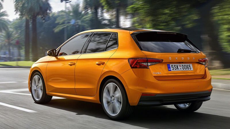 Die vierte Generation des Skoda Fabia kostet mindestens 13.990 Euro. Die Einsteigervariante gibt es aber nicht direkt zum Start. (Bild: Skoda)