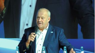 Detlef Peter Grün, Bundesinnungsmeister des Kraftfahrzeughandwerks, fordert von der Politik verbindliche Kalibrierungsstandards für Fahrassistenzsysteme.  (Bild: Zietz - VCG)