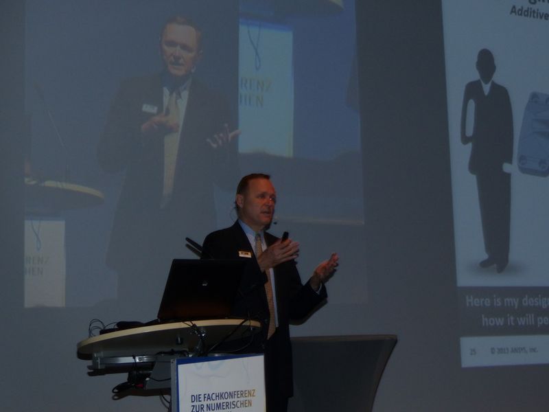 Dr.-Ing. Georg Scheuerer erläutert die Trends in der Simulation auf der Ansys Conference & 33. Cadfem Users' Meeting, der Fachkonferenz zur numerischen Simulation vom 24. bis 26. Juni 2015 in Bremen. (Bild: U. Drescher/konstruktionspraxis)