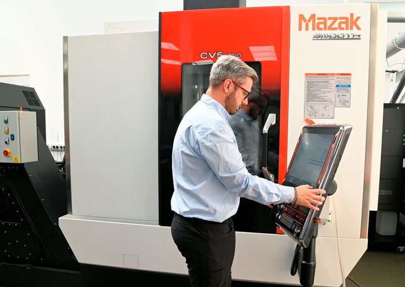 Tigfusion’s Managing Director, Jack Walsom, tests out the new CV5-700 (Source: Andy Butler/ Mazak)
