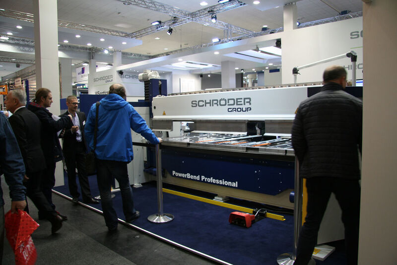Schröder-Verkaufsschlager auf der Euroblech war die Schwenkbiegemaschine Power Bend Professional. (Schröder)