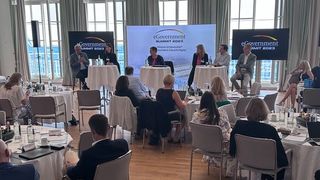 eGovernment Summit 2023: Gespannt verfolgten die Teilnehmenden die Paneldiskussion zum Thema „Beyond OZG“  (©Vogel IT-Akademie)