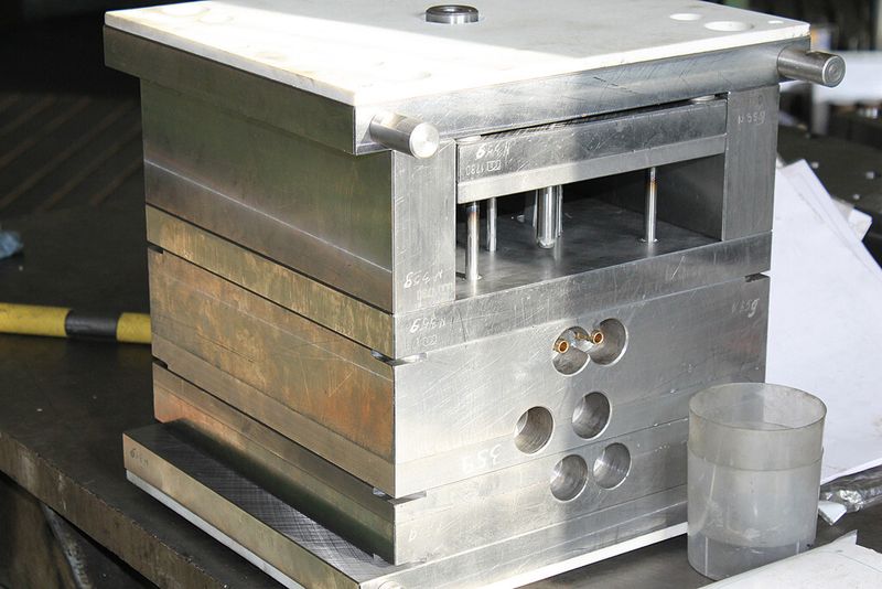 A typical mould realised by C-Form and Meusburger components. (Source: Schulz)