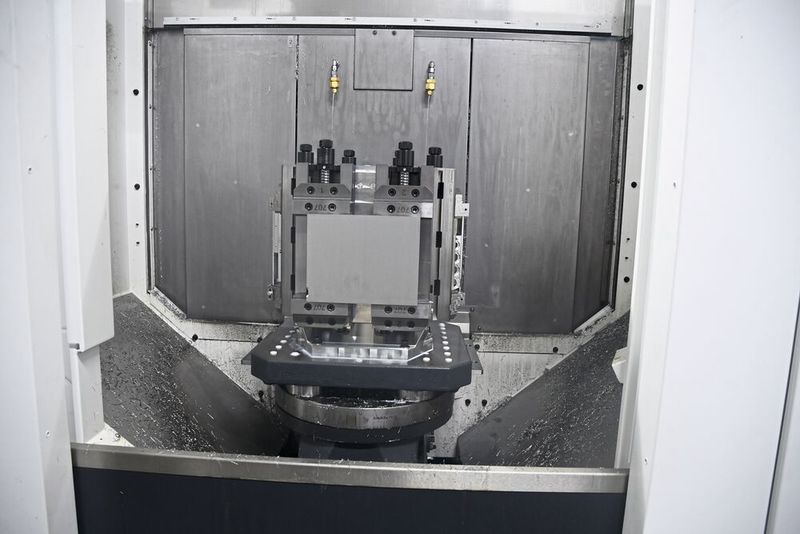 Gespannt werden die Bauteile mit Zentrischspannern „C2.0“, Festbackenspannern „S2“ und mechanischen Nullpunktspannsystemen „gredoc“ von Gressel.  (Bild: Gressel)