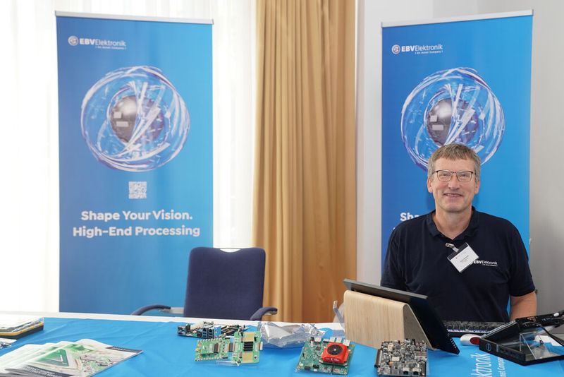 FPGA Conference Europe 2022: Über 70 Sprecher, 100 Vorträge und über 250 Teilnehmer – nach zwei Jahren mit Corona-bedingten Digitalkonferenzen fand die dreitägige FPGA Conference vom 5. bis 7. Juli 2022 endlich wieder als Präsenzveranstaltung statt. Besondere Highlights waren die spannende Keynote von Nick Ni von AMD/Xilinx, die interessante Couchtalk-Expertenrunde, der traditionelle BBQ-Grillabend sowie die vielen glücklichen Gewinner der Verlosungsaktionen.  (Bild: Nadine Stegemann)