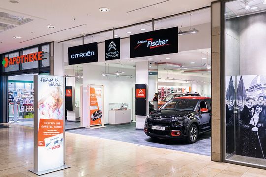 Der rund 150 Quadratmeter große Citroën-Citystore vom Autohaus Fischer liegt in einem Shoppingcenter in Hameln.  (Bild:  PeTe FotoDesign)