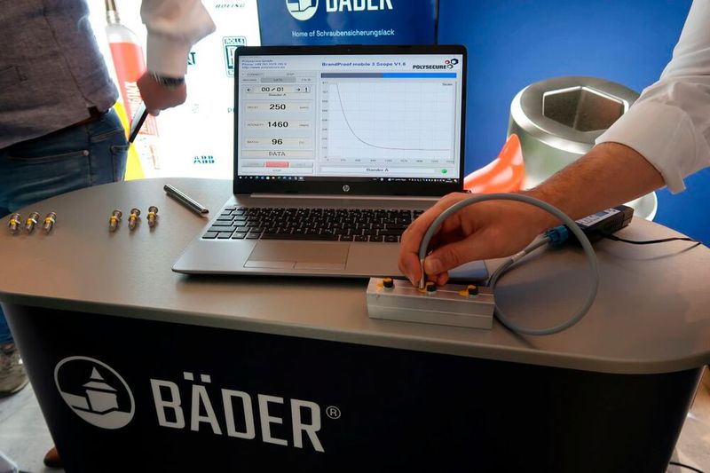 Um Manipulationen an sicherheitsrelevanten Schrauben zu verhindern, hat Bäder fälschungssichere DNA-Schraubensicherungslacke entwickelt.  (Bild: D. Quitter - VCG)