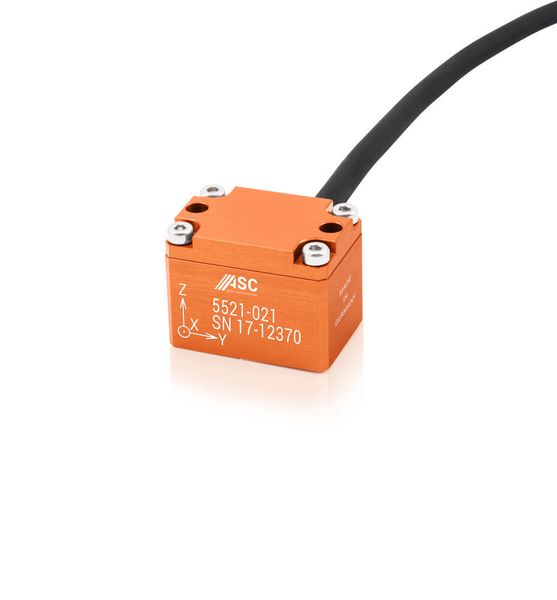Die Sensoren vom Typ ASC 5521MF von ASC sind robust, decken Messbereiche von ±2 bis ±200g ab und verfügen über einen breiten Frequenzgang von 0 Hz bis 7 kHz (typ. ±3 dB). (www.epic-moments.de)