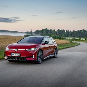 Der VW ID 7 ist der elektrische Bruder des Passat(Bild:  VW)