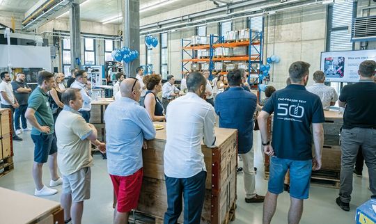 Die Mitarbeitenden und Partner feierten das 50-jährige Bestehen der IBOR AG. (Bild:  IBOR AG)