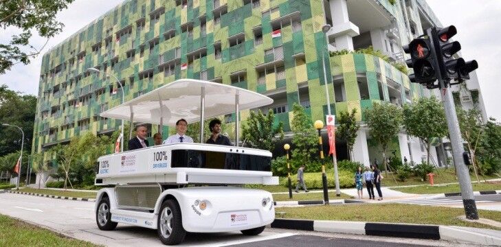 Forscher der Nanyang Technological University in Singapur wollen einen fahrerlosen Shuttlebus in der Nähe des CleanTech Parks der JTC Corporation in Betrieb nehmen (Foto: NTU)