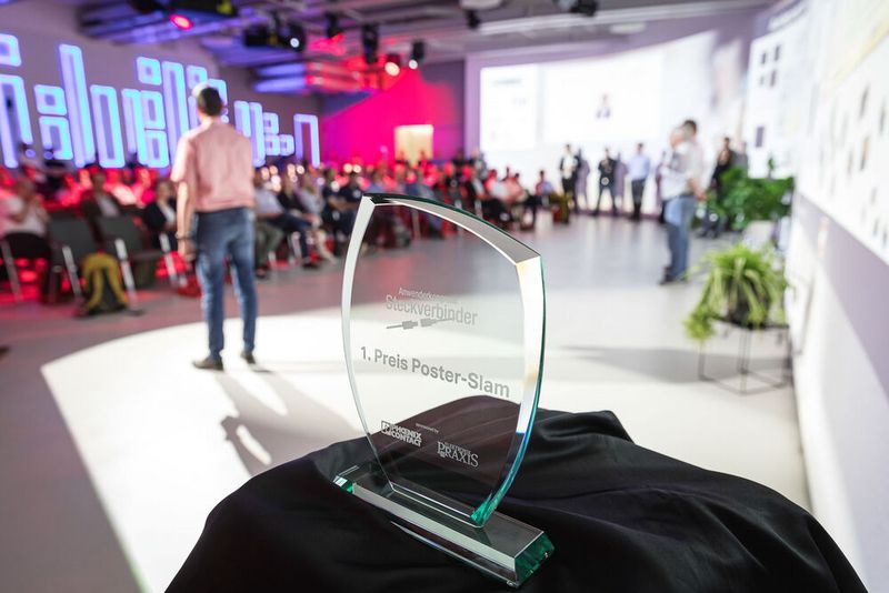 Anwenderkongress Steckverbinder 2023: Tag 1 mit Basisseminaren, Podiumsdiskussion und Posterslam. (Bild: Stefan Bausewein)