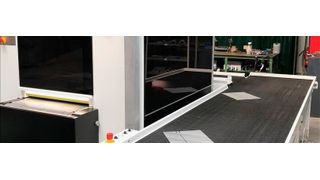 Die F600 von Q-Fin bei KW in Iserlohn ermöglicht schnelles Entgraten, Schleifen und Verrunden von Teilen bis 600 mm Breite. Dabei verfügt sie über drei Bearbeitungsstationen. (Bild: KW)