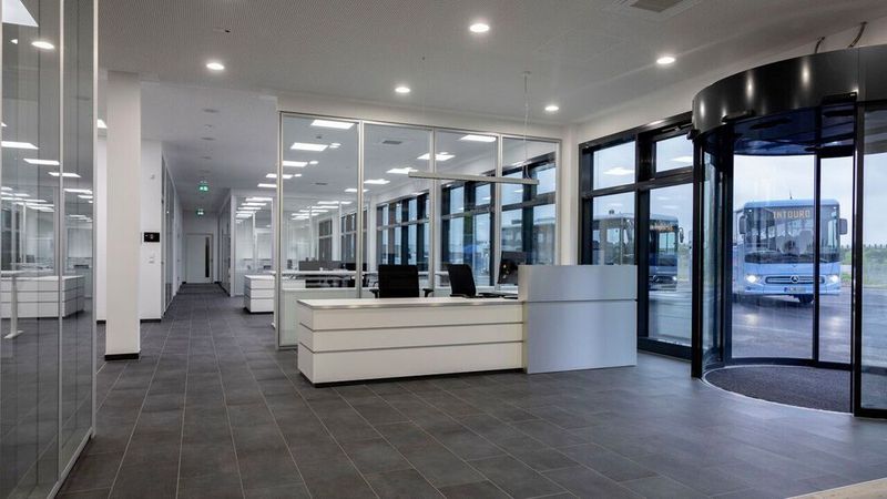 Der Empfangsbereich für Buskunden und Partner von Daimler Buses. (Bild: Daimler Truck)